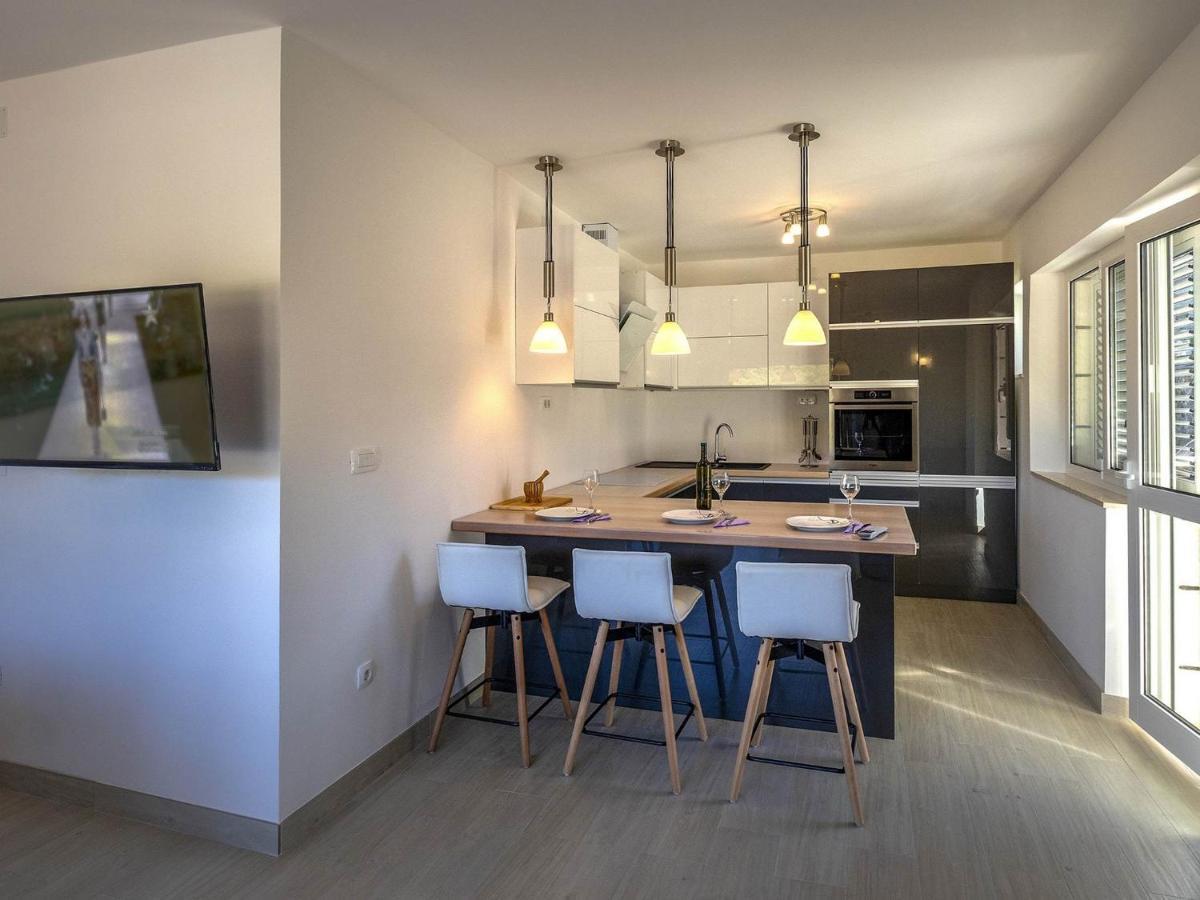 Apartments Snjezana Povlja  Exteriör bild