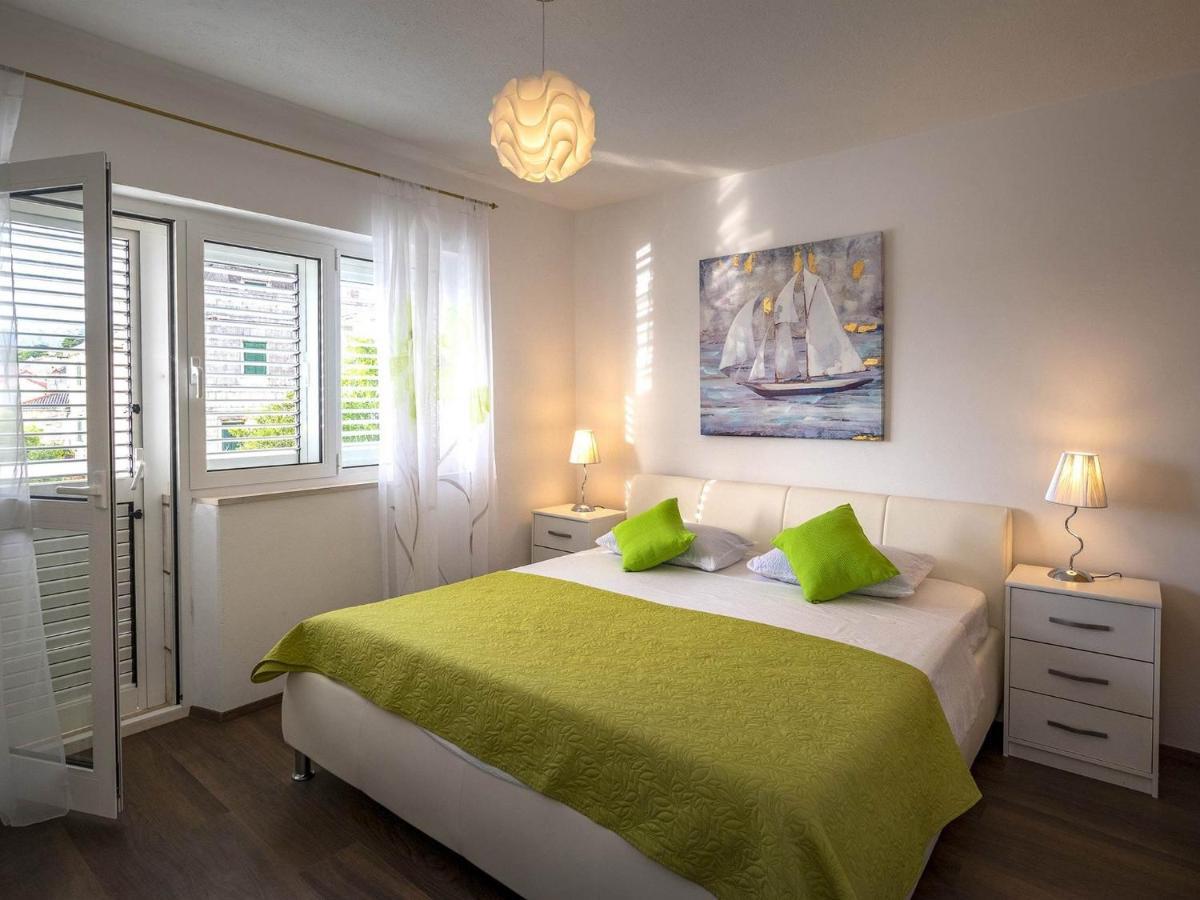 Apartments Snjezana Povlja  Exteriör bild